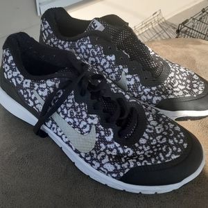 Women/kids Nikes